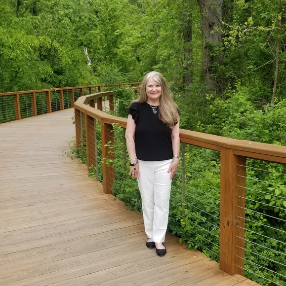 Meet your Posher, Joanne - Picture 2 of 2